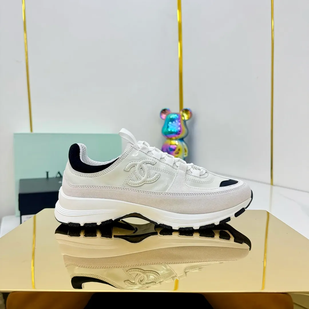 👟👟Ex-factory price 600👟👟High quality! ! ! CHANEL Chanel 25A latest thick-soled casual sports shoes. The counter is synchronized. The counter is very popular. It is a shoe that is very difficult to buy. The most popular thick-soled casual shoes on the Internet. As you can imagine, the most popular thick-soled casual shoes can not be missed. It has both good looks and comfort. Simple and versatile. The thick sole increases the height and is super versatile. Whoever wears it will look better. Upper: cowhide stitching. Lining: breathable mesh. Outsole: TPU original outsole. Size: 35-41 👉